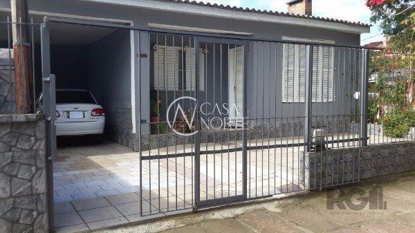 Casa à venda com 3 quartos, 245m², 1 suíte, 3 vagas, Rua Victor Issler no bairro Espírito Santo em Porto Alegre