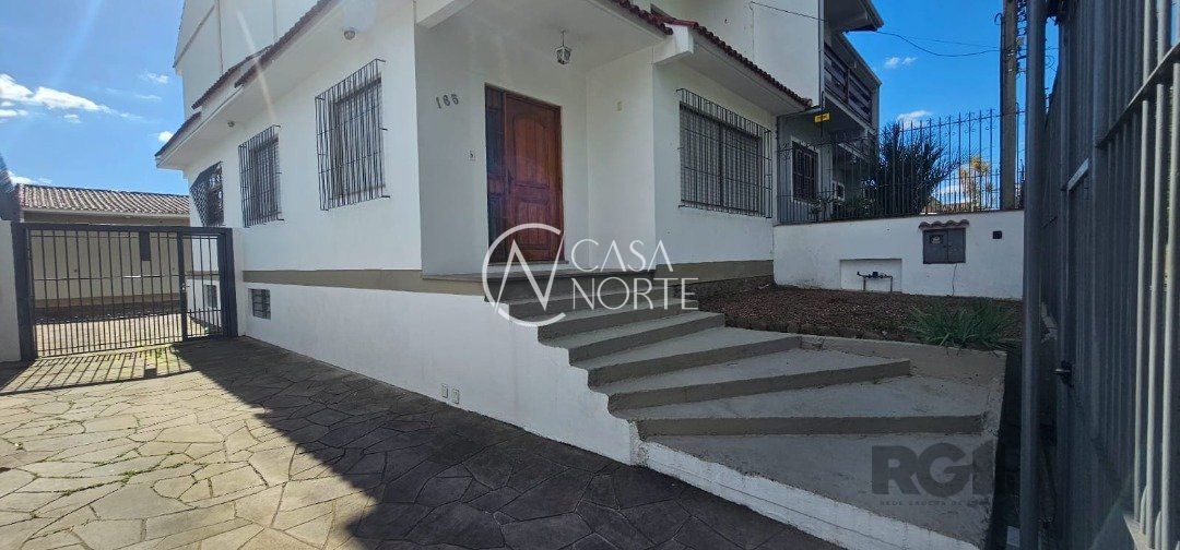 Casa à venda com 4 quartos, 300m², 1 suíte, 7 vagas, Rua Cristo Rei no bairro Jardim Sabará em Porto Alegre