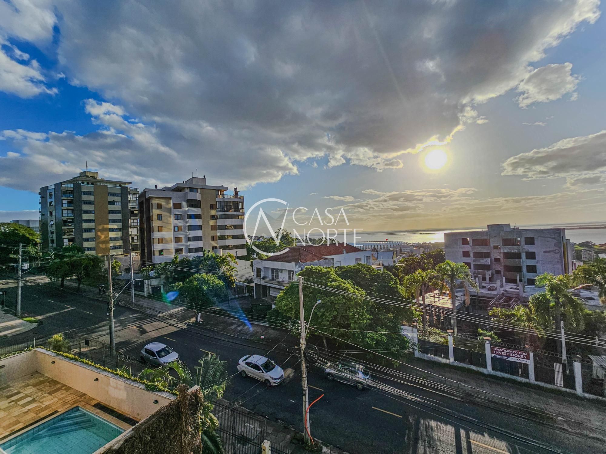 Casa à venda com 5 quartos, 980m², 2 suítes, 5 vagas, Rua Corrêa Lima no bairro Santa Tereza em Porto Alegre