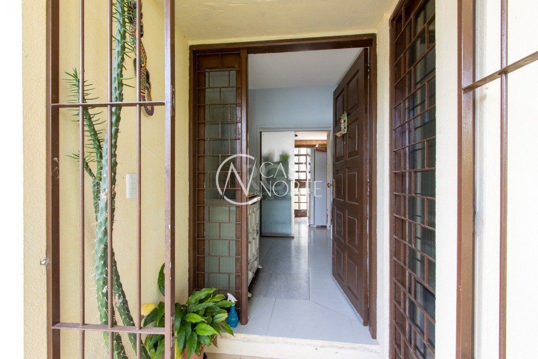 Casa à venda com 3 quartos, 180m², 1 suíte, 2 vagas, Rua Cidreira no bairro Ipanema em Porto Alegre