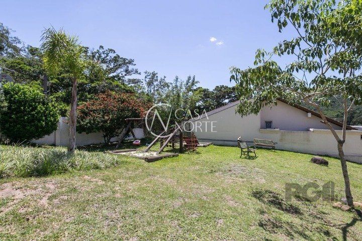 Terreno à venda  com 261m², Avenida Juca Batista no bairro Hípica em Porto Alegre