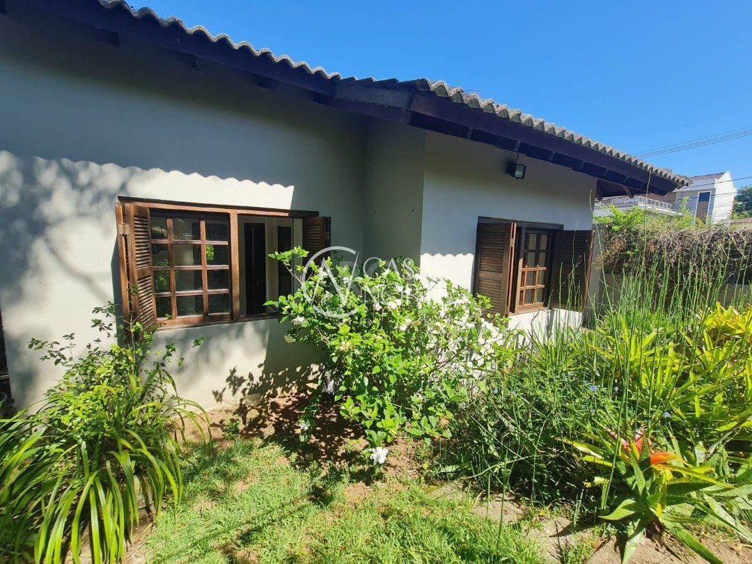 Casa à venda com 2 quartos, 136m², 2 suítes, 4 vagas, Rua Edemilson Santos Silva no bairro Espírito Santo em Porto Alegre