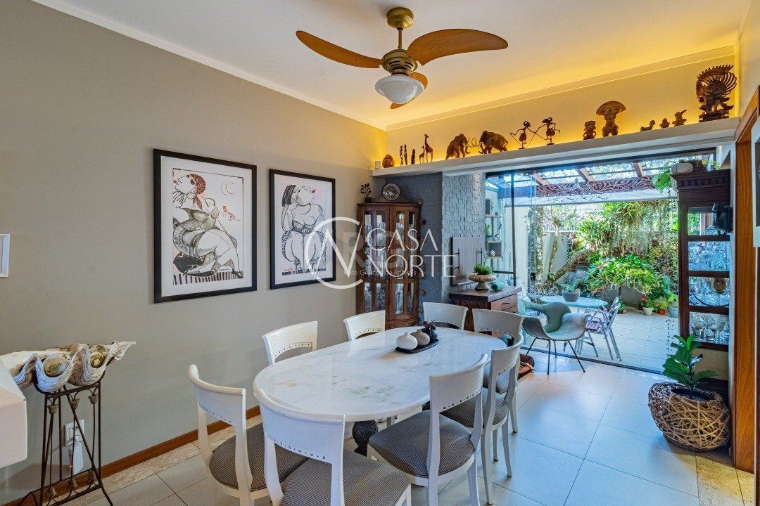 Casa de Condomínio à venda com 4 quartos, 246m², 1 suíte, 2 vagas, Rua Ernesto Paiva no bairro Tristeza em Porto Alegre