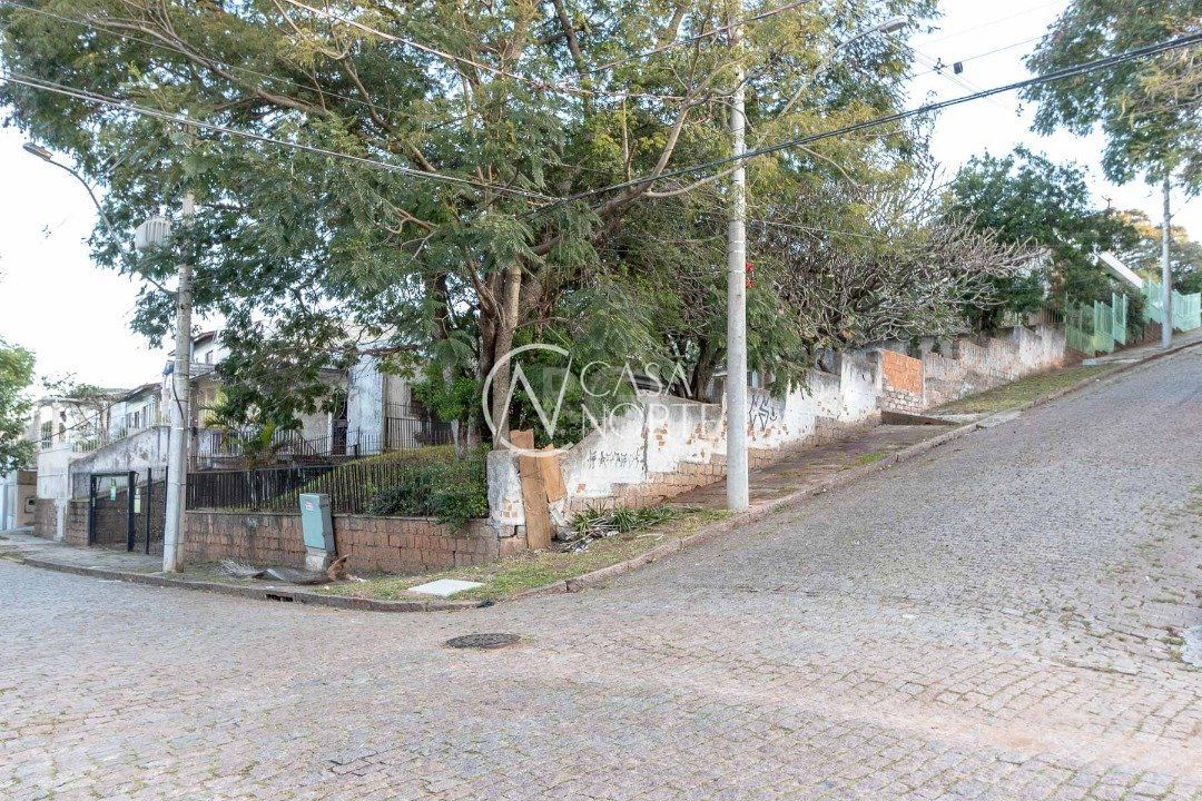 Terreno à venda  com 744m², Rua Eurico Lara no bairro Medianeira em Porto Alegre