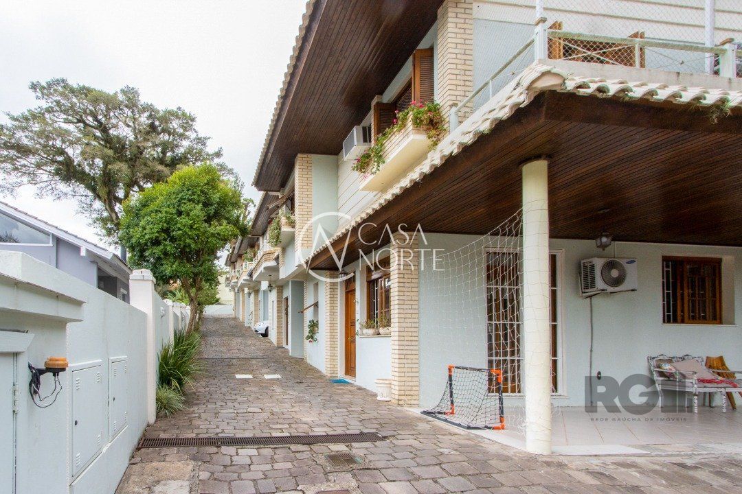 Casa de Condomínio à venda com 3 quartos, 225m², 1 suíte, 2 vagas, Rua João Mendes Ouriques no bairro Jardim Isabel em Porto Alegre