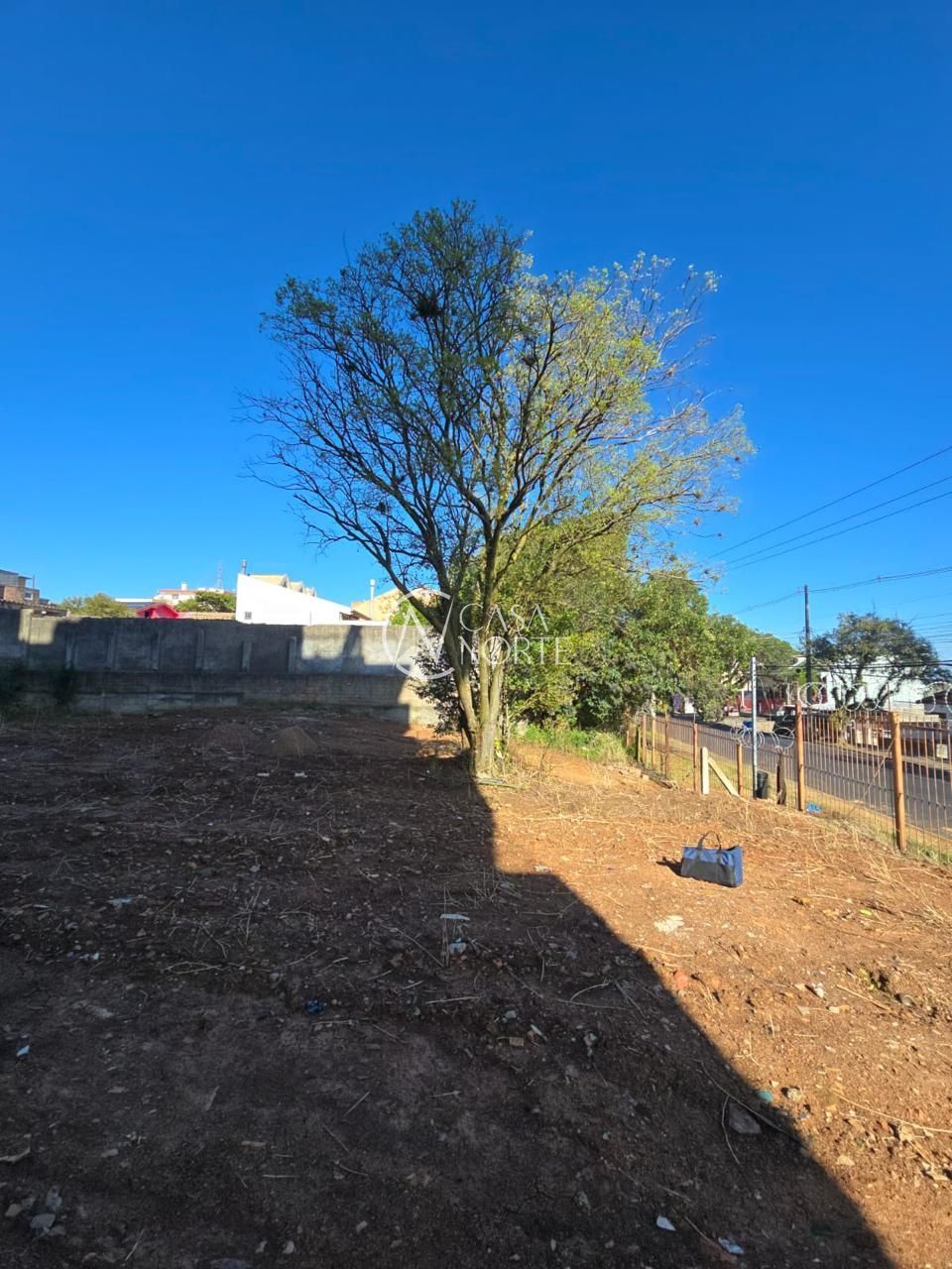 Terreno à venda  com 572m², Rua Doutor Barcelos no bairro Tristeza em Porto Alegre