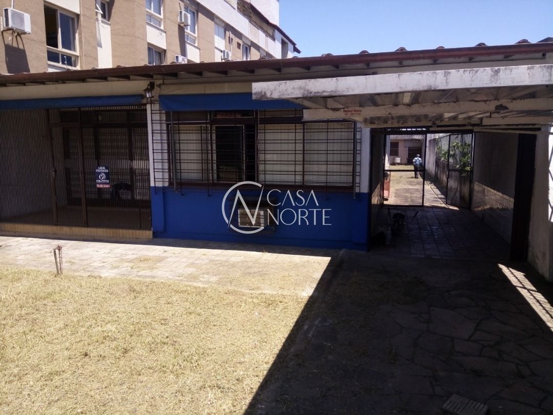 Casa à venda com 3 quartos, 200m², 8 vagas, Rua Jaguari no bairro Cristal em Porto Alegre