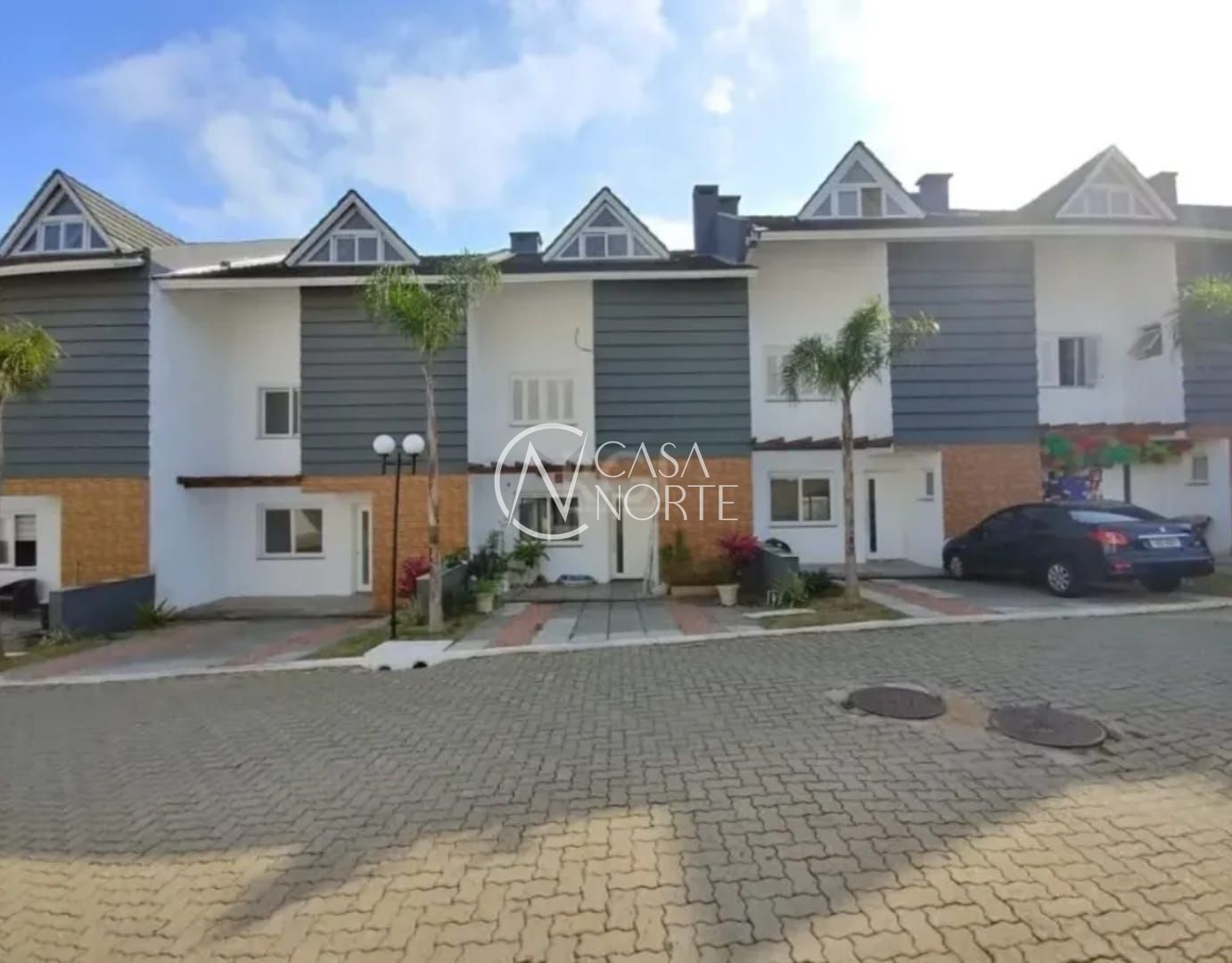 Casa de Condomínio à venda com 4 quartos, 234m², 1 suíte, 2 vagas, Rua Manuele Cristiane Gonçalves no bairro Vila Nova em Porto Alegre