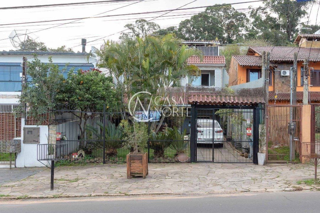 Casa à venda com 3 quartos, 240m², 1 suíte, 4 vagas, Rua Dea Coufal no bairro Ipanema em Porto Alegre