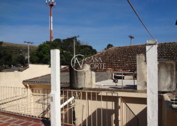 Casa à venda com 3 quartos, 160m², Avenida São Borja no bairro Nonoai em Porto Alegre