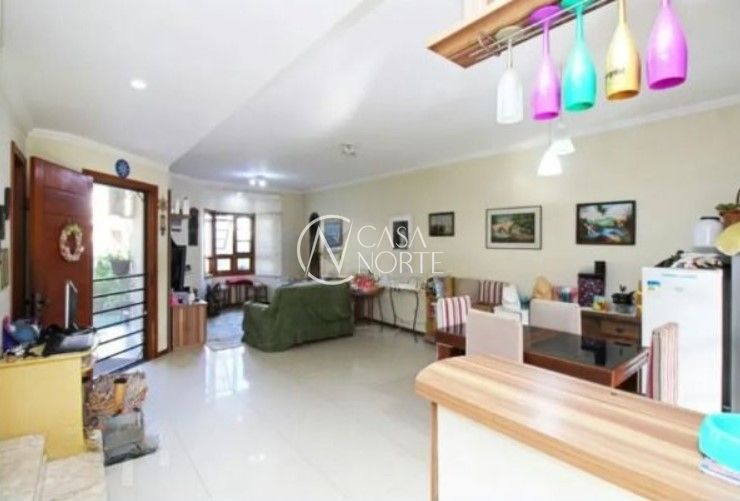 Casa à venda com 3 quartos, 149m², 1 suíte, 2 vagas, Rua Pau-Brasil no bairro Hípica em Porto Alegre