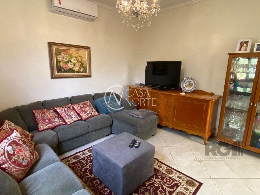 Casa à venda com 3 quartos, 115m², 5 vagas, Rua Dona Firmina no bairro Vila São José em Porto Alegre