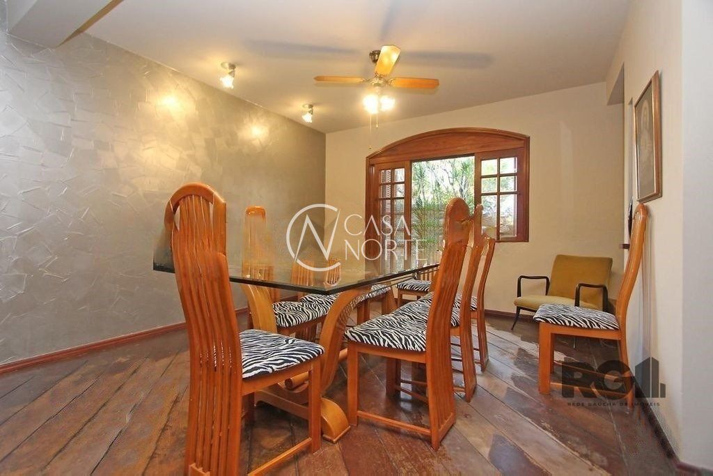 Casa à venda com 4 quartos, 400m², 2 suítes, 3 vagas, Rua Walir Zottis no bairro Jardim Itu em Porto Alegre