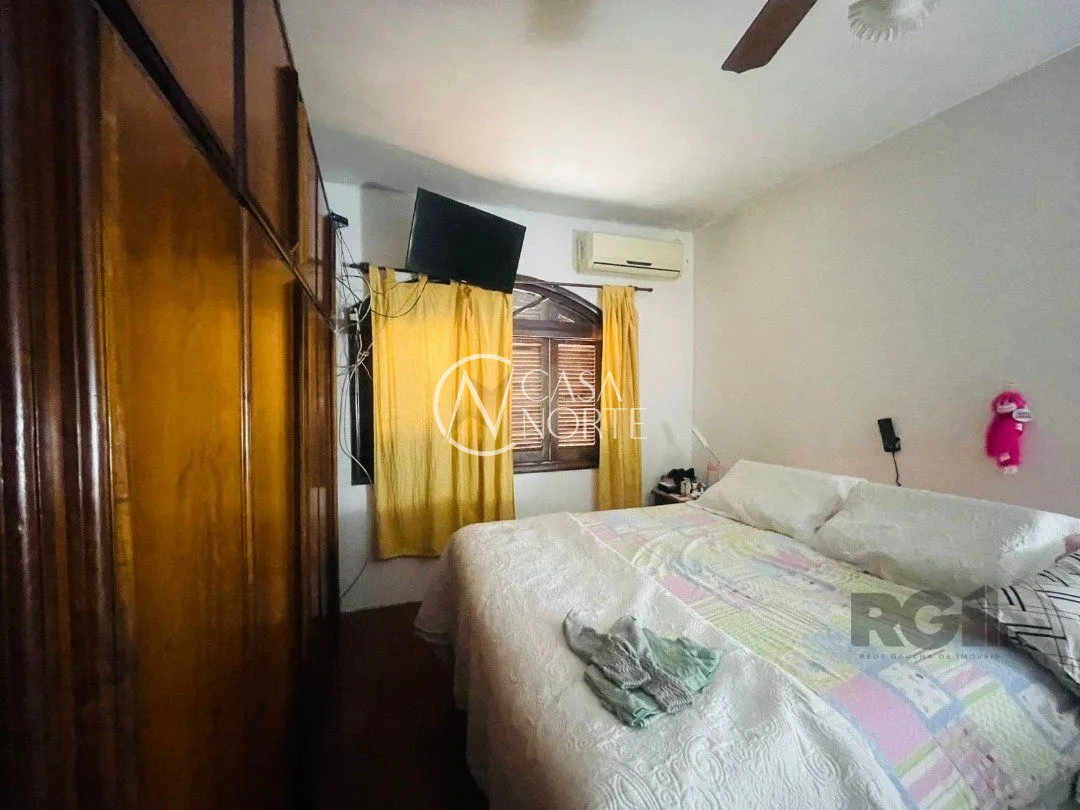 Casa à venda com 3 quartos, 200m², 2 vagas, Rua Landel de Moura no bairro Tristeza em Porto Alegre