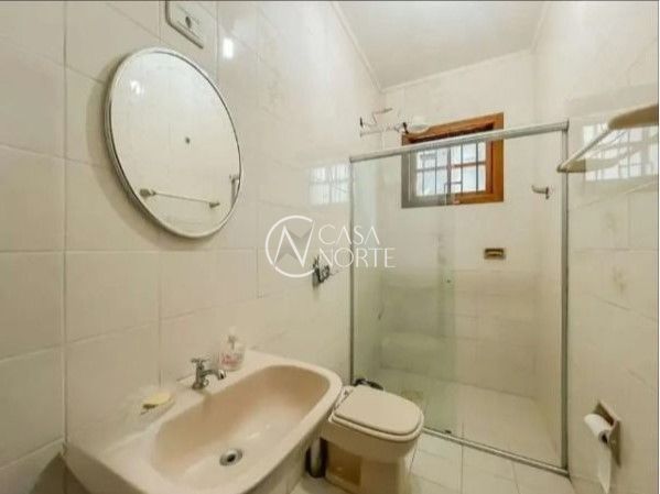 Casa à venda com 3 quartos, 300m², 1 suíte, 2 vagas, Rua Goitacaz no bairro Vila Assunção em Porto Alegre