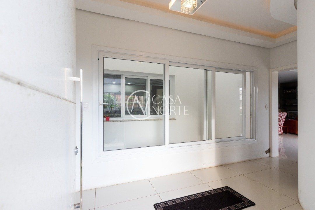 Casa à venda com 4 quartos, 377m², 3 suítes, 3 vagas, Rua Irmao Jaime Biazus no bairro Guarujá em Porto Alegre