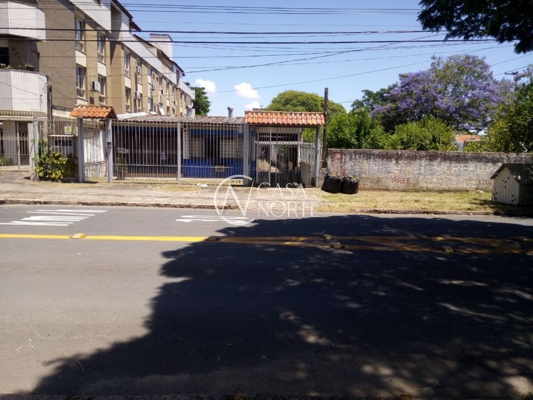 Casa à venda com 3 quartos, 200m², 8 vagas, Rua Jaguari no bairro Cristal em Porto Alegre