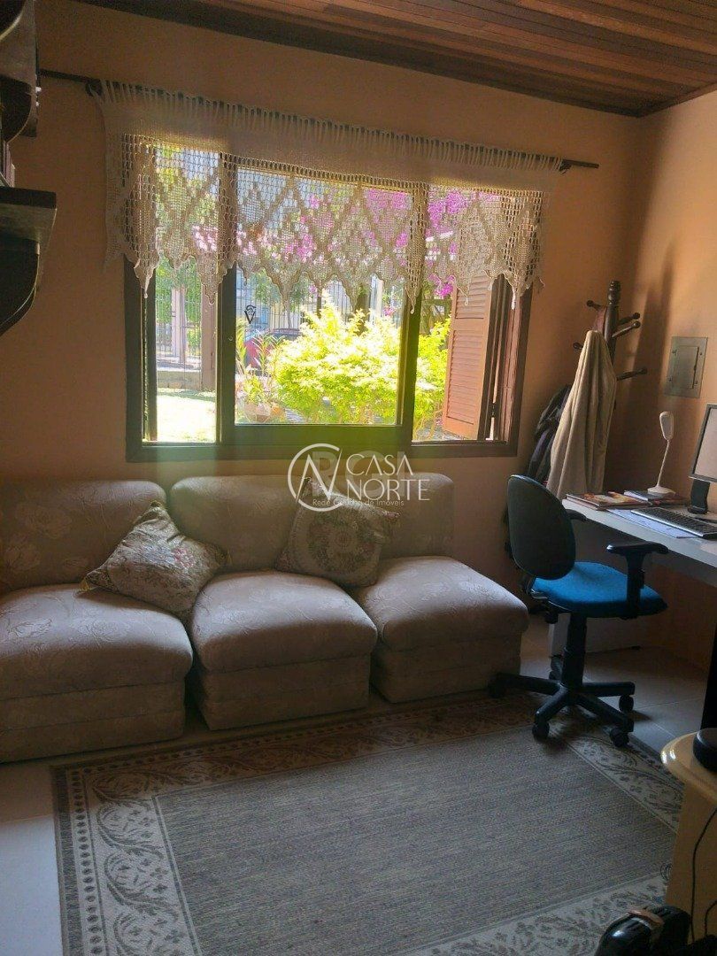 Casa à venda com 5 quartos, 347m², 2 suítes, 2 vagas, Rua Alvaro Guterres no bairro Tristeza em Porto Alegre