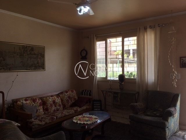 Casa à venda com 4 quartos, 150m², 2 vagas, Avenida Quarai no bairro Nonoai em Porto Alegre