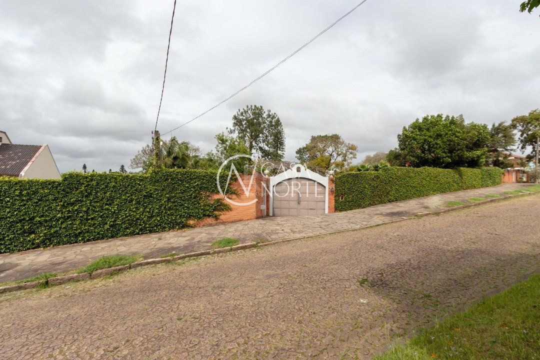 Casa à venda com 3 quartos, 800m², 3 suítes, 4 vagas, Rua Caete no bairro Vila Assunção em Porto Alegre