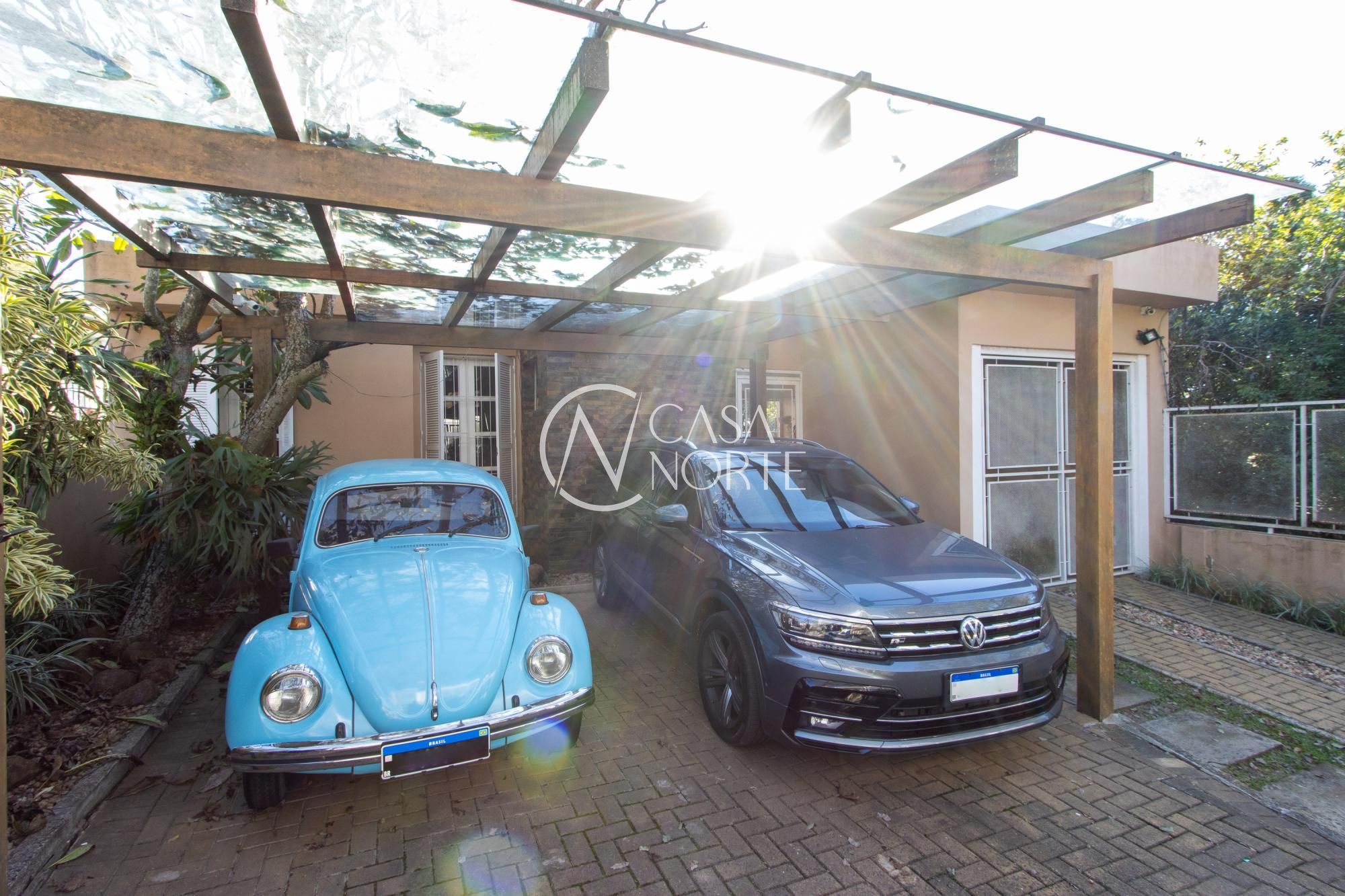 Casa à venda com 3 quartos, 270m², 3 suítes, 3 vagas, Rua Comandai no bairro Cristal em Porto Alegre