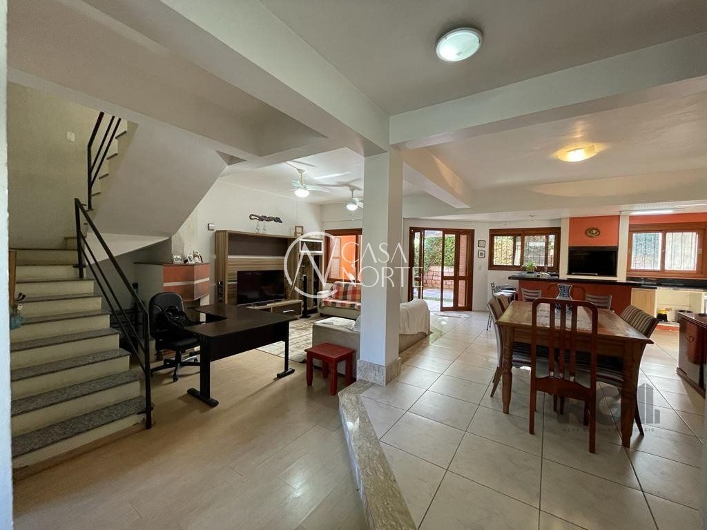 Casa de Condomínio à venda com 4 quartos, 267m², 1 suíte, 2 vagas, Avenida Vicente Monteggia no bairro Cavalhada em Porto Alegre