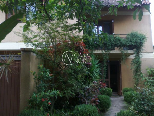 Casa à venda com 3 quartos, 350m², 1 suíte, 6 vagas, Rua Doutor Armando Barbedo no bairro Tristeza em Porto Alegre