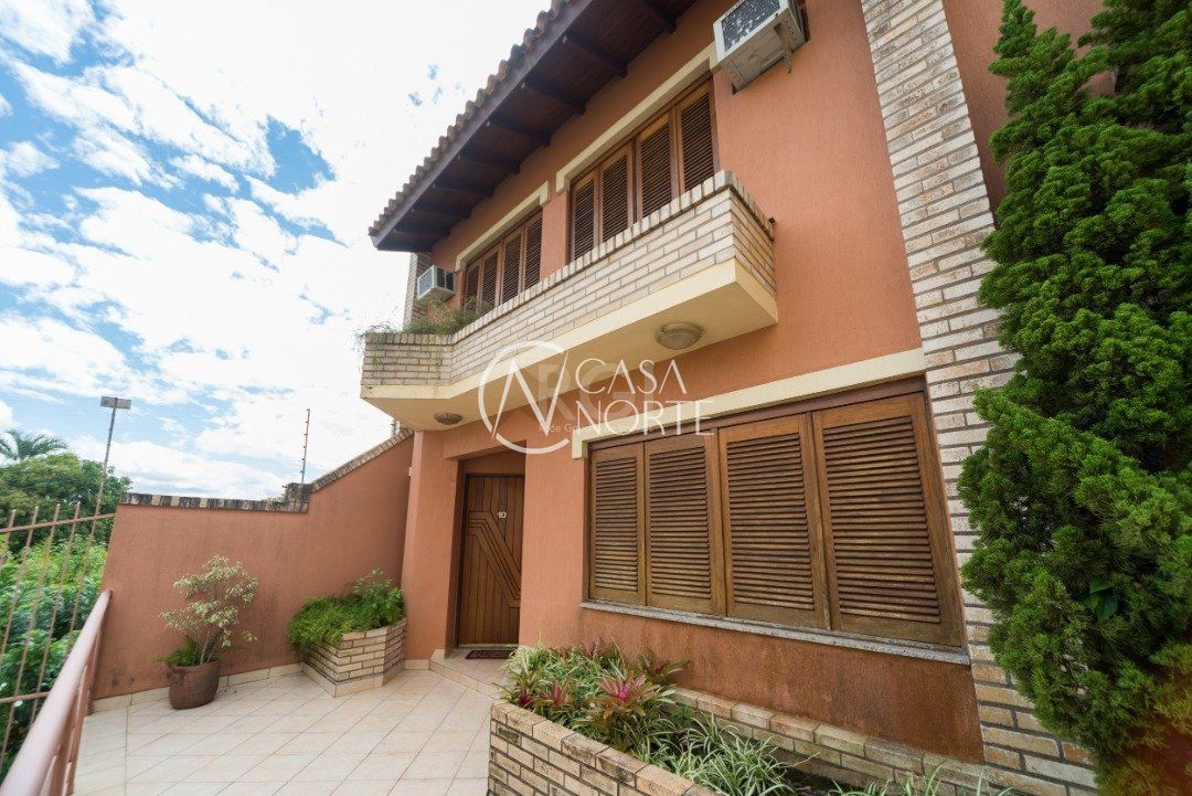Casa de Condomínio à venda com 3 quartos, 240m², 1 suíte, 3 vagas, Rua Padre João Batista Reus no bairro Vila Conceição em Porto Alegre