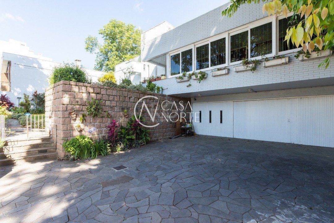 Casa à venda com 3 quartos, 405m², 3 suítes, 7 vagas, Rua Maraca no bairro Vila Assunção em Porto Alegre