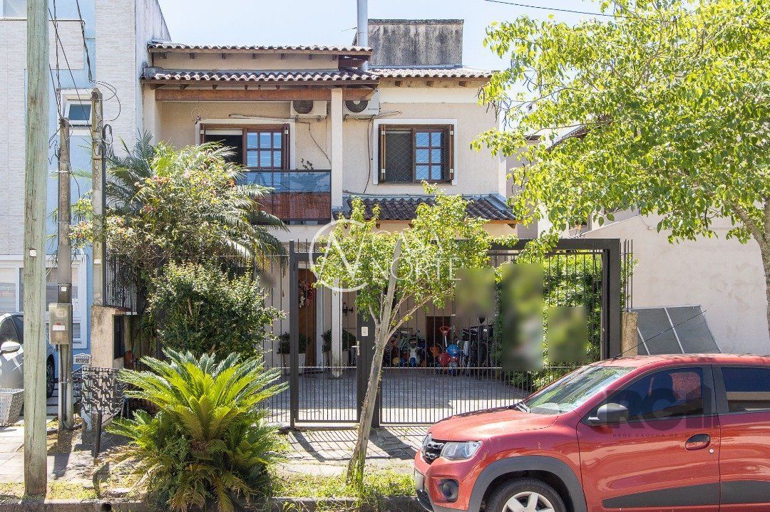 Casa à venda com 3 quartos, 140m², 1 suíte, 2 vagas, Rua Pau-Brasil no bairro Hípica em Porto Alegre
