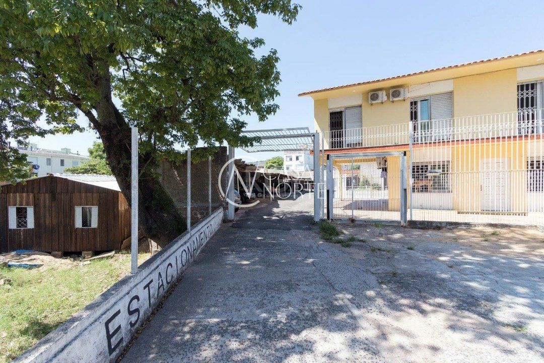 Terreno à venda com 3 quartos com 160m², 2 vagas, Avenida Niteroi no bairro Medianeira em Porto Alegre