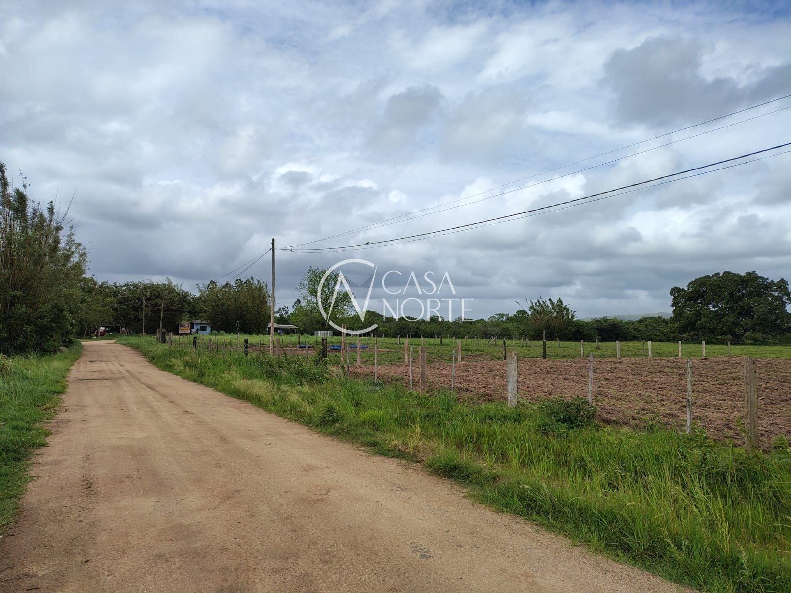Sítio à venda , 1000m², Avenida Juca Batista no bairro Chapéu do Sol em Porto Alegre