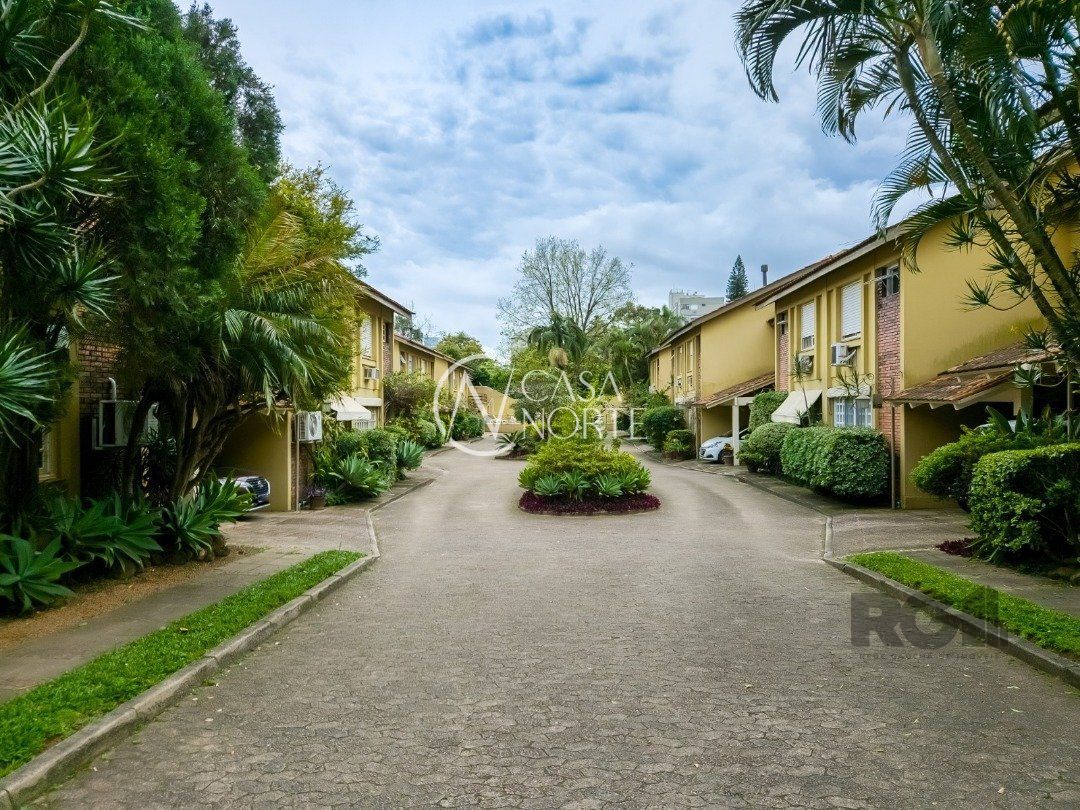 Casa de Condomínio à venda com 3 quartos, 162m², 1 suíte, 2 vagas, Rua Doutor Armando Barbedo no bairro Tristeza em Porto Alegre
