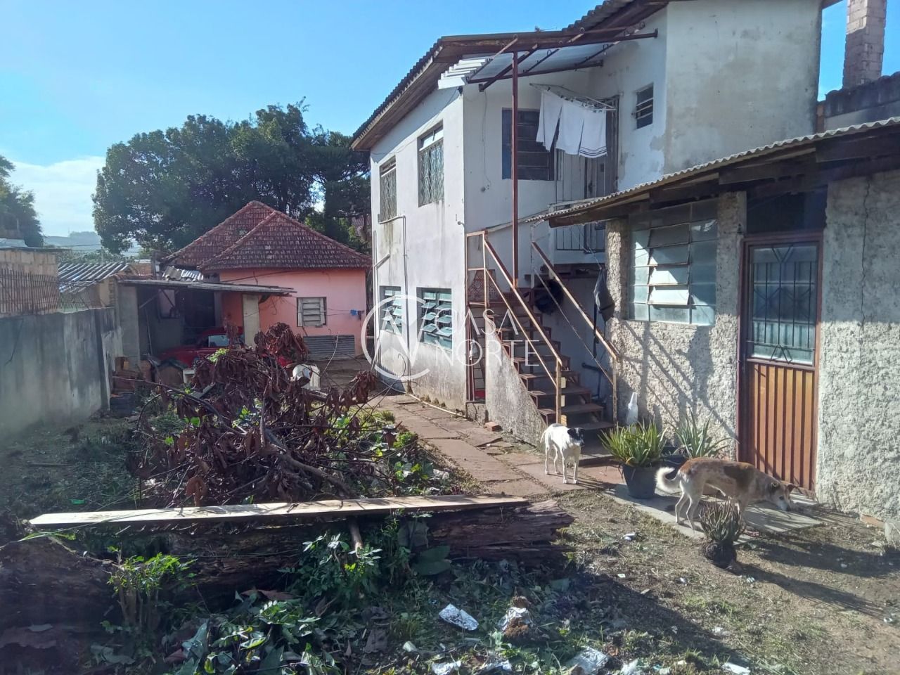 Casa à venda com 2 quartos, 140m², 2 vagas, Rua Professor Joaquim Louzada no bairro Camaquã em Porto Alegre