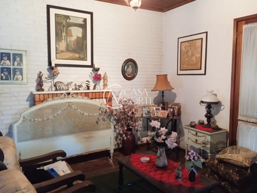 Casa à venda com 3 quartos, 305m², 1 suíte, 4 vagas, Avenida Jacuí no bairro Cristal em Porto Alegre