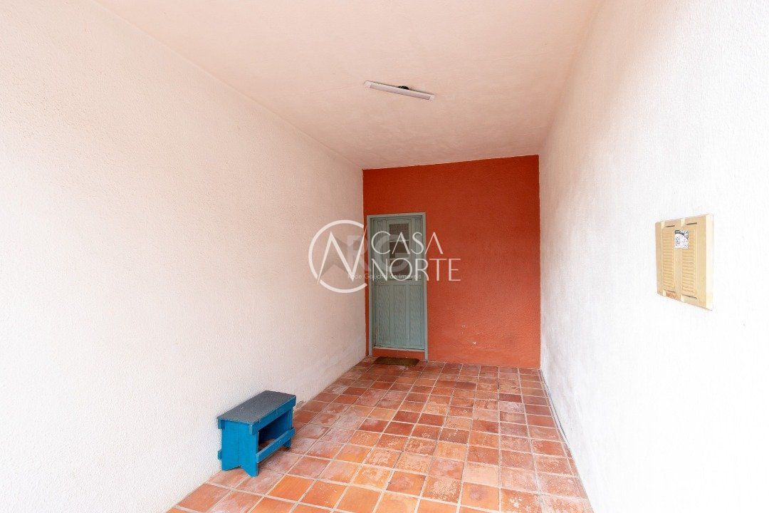 Casa à venda com 3 quartos, 220m², 2 suítes, 2 vagas, Rua São Miguel no bairro Coronel Aparício Borges em Porto Alegre