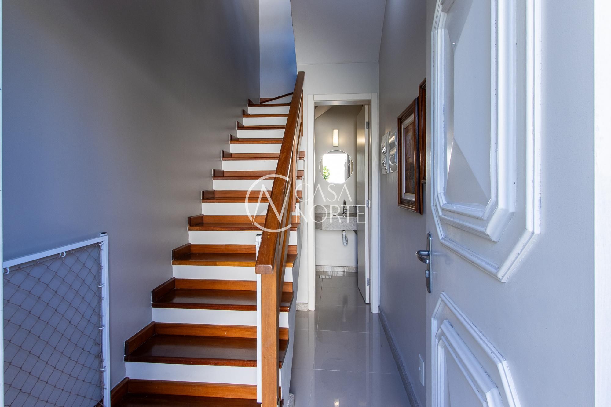 Casa de Condomínio à venda com 3 quartos, 240m², 1 suíte, 2 vagas, Avenida Engenheiro Ludolfo Boehl no bairro Teresópolis em Porto Alegre