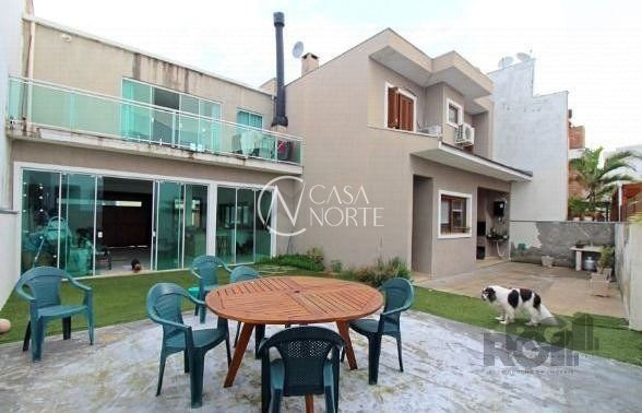 Casa de Condomínio à venda com 3 quartos, 315m², 1 suíte, 3 vagas, Rua Carlos Maximiliano Fayet no bairro Hípica em Porto Alegre