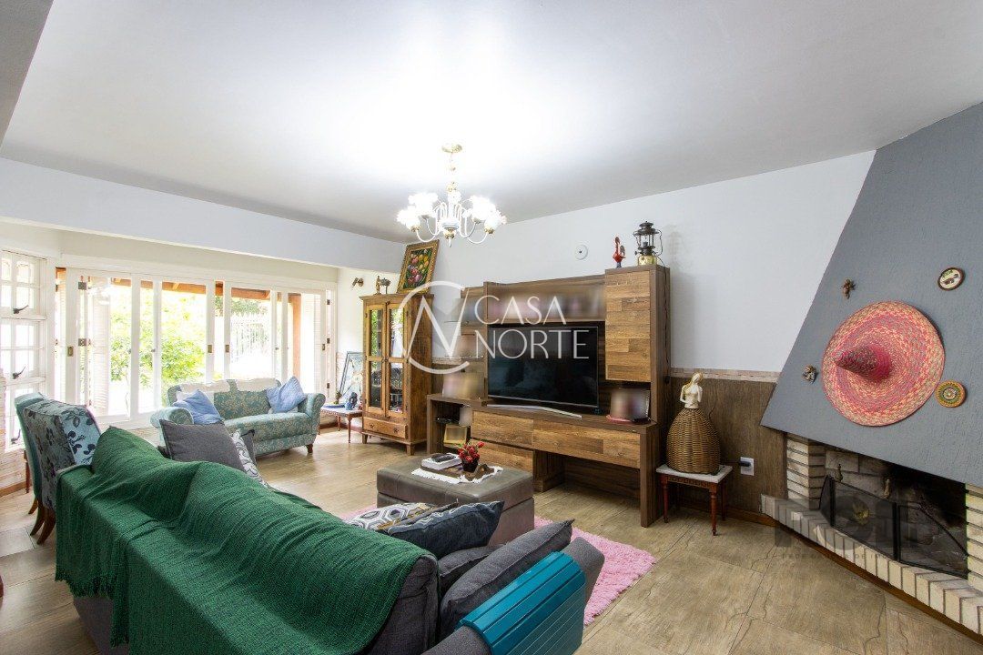 Casa à venda com 4 quartos, 306m², 1 suíte, 2 vagas, Rua Adão Pinheiro da Silva no bairro Ipanema em Porto Alegre