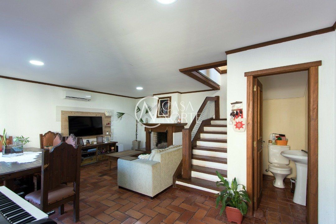 Casa de Condomínio à venda com 2 quartos, 195m², 1 suíte, 2 vagas, Rua Doutor Pereira Neto no bairro Tristeza em Porto Alegre