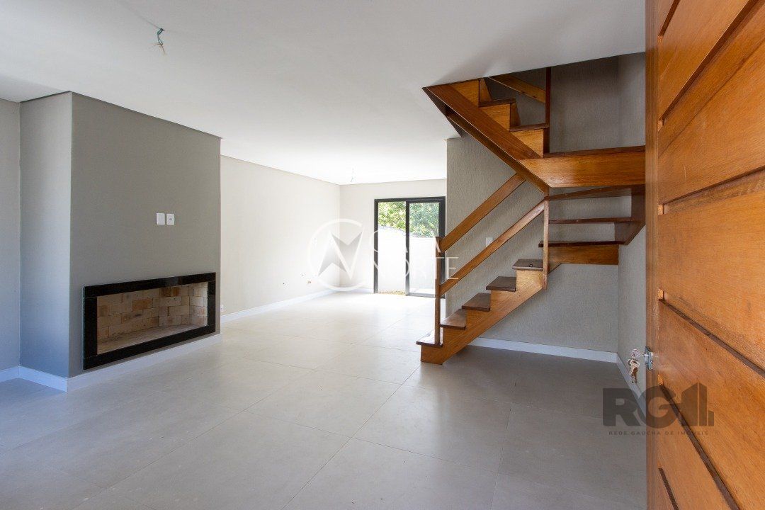 Sobrado à venda com 3 quartos, 96m², 1 suíte, 2 vagas, Rua Santa Vitória no bairro Tristeza em Porto Alegre