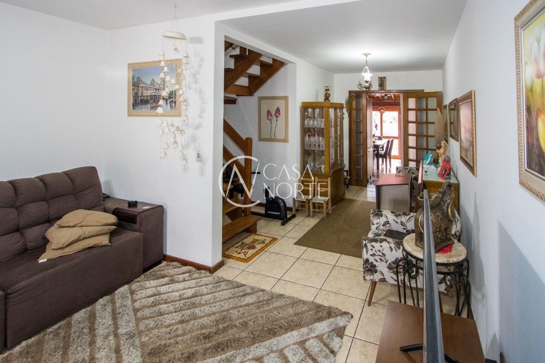 Casa à venda com 3 quartos, 123m², 1 suíte, 2 vagas, Rua James Bocacio no bairro Hípica em Porto Alegre