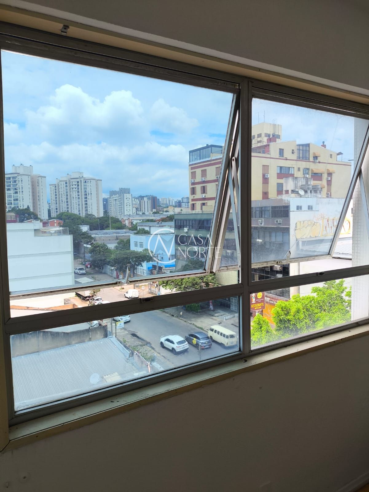 Sala Comercial à venda com 1 quarto, 21m², Avenida Assis Brasil no bairro Passo da Areia em Porto Alegre