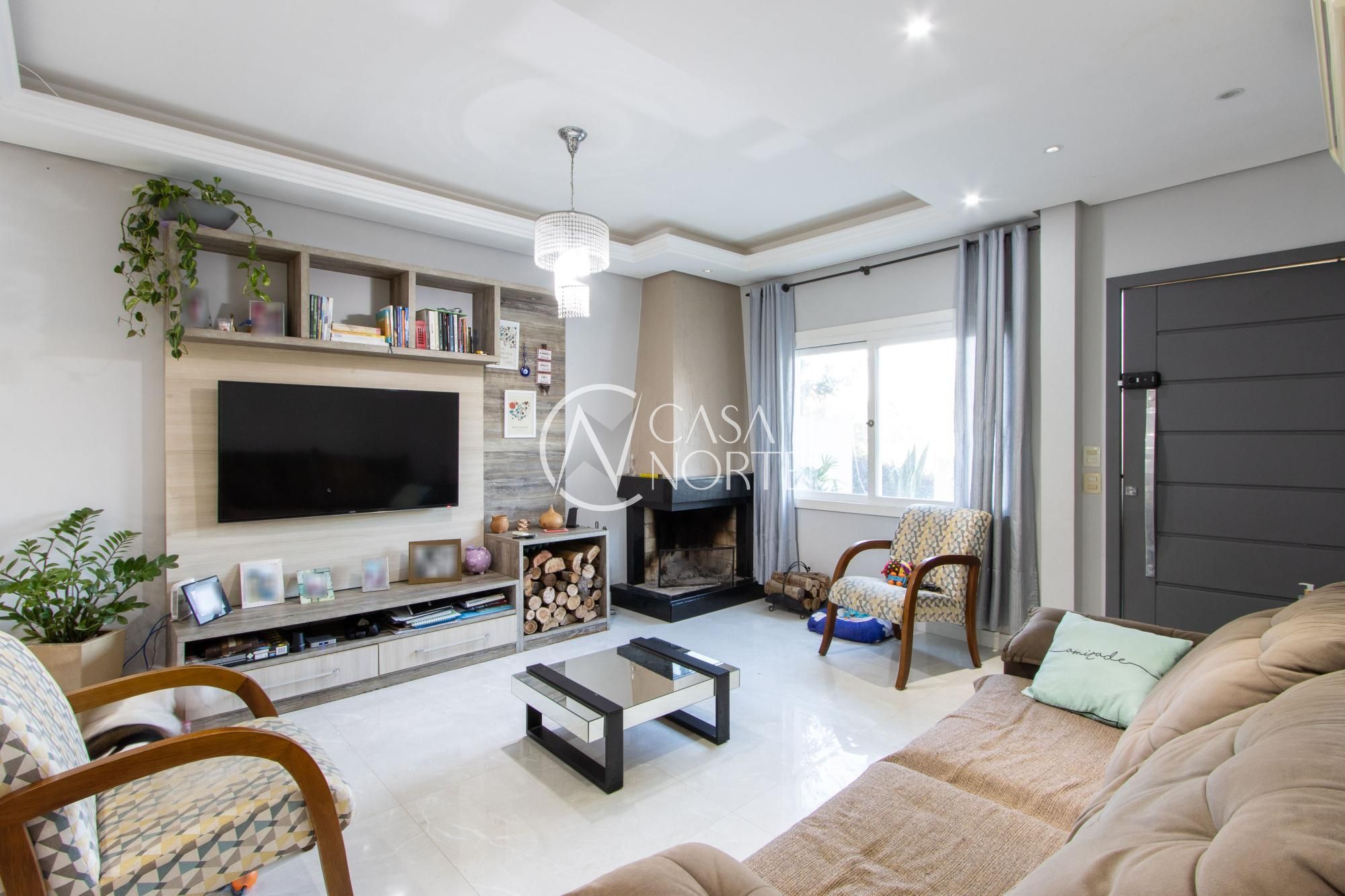 Casa à venda com 3 quartos, 170m², 1 suíte, 2 vagas, Rua Ivo Walter Kern no bairro Hípica em Porto Alegre