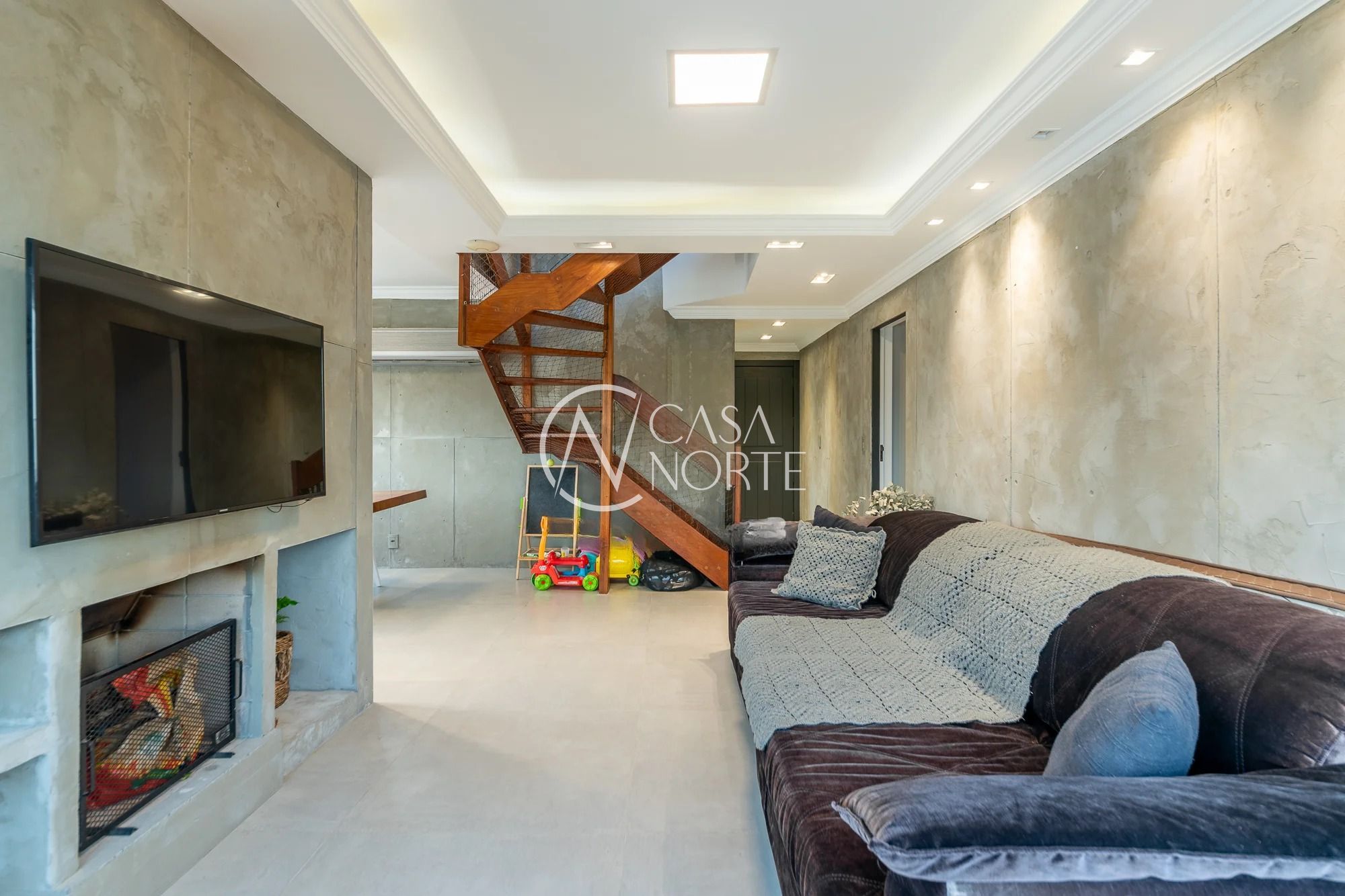 Cobertura à venda com 3 quartos, 203m², 1 suíte, 4 vagas, Rua Portugal no bairro Higienópolis em Porto Alegre