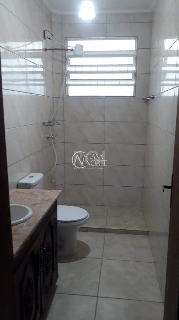 Casa à venda com 3 quartos, 111m², 3 vagas, Rua Ladislau Neto no bairro Ipanema em Porto Alegre