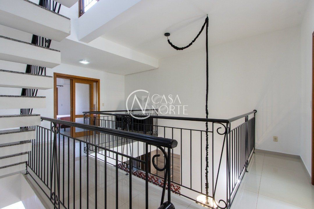 Casa à venda com 3 quartos, 204m², 3 suítes, 2 vagas, Rua Dario Cardoso no bairro Espírito Santo em Porto Alegre