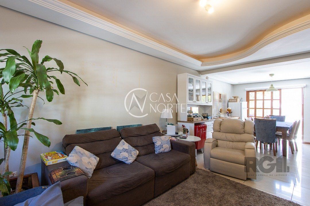 Casa à venda com 3 quartos, 140m², 1 suíte, 2 vagas, Rua Pau-Brasil no bairro Hípica em Porto Alegre