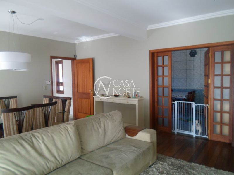 Casa à venda com 6 quartos, 400m², 2 suítes, 5 vagas, Rua Antônio Ribeiro no bairro Santo Antônio em Porto Alegre