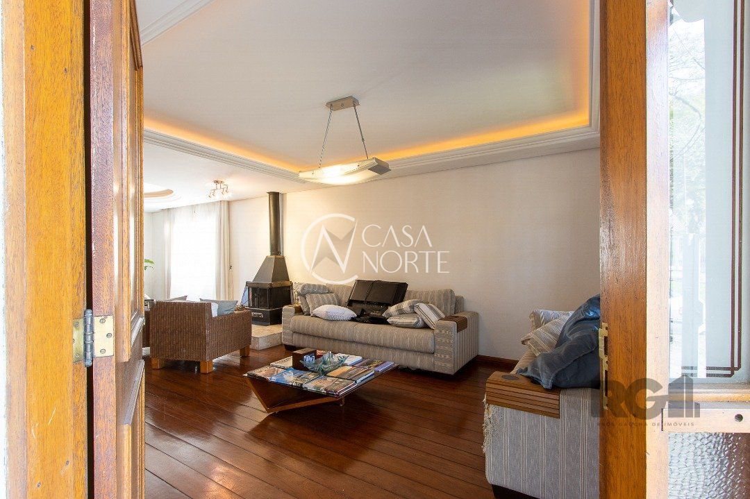 Casa à venda com 4 quartos, 350m², 1 suíte, Avenida São Sebastião no bairro Nonoai em Porto Alegre